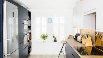 Fridge, microwave, oven, dishwasher