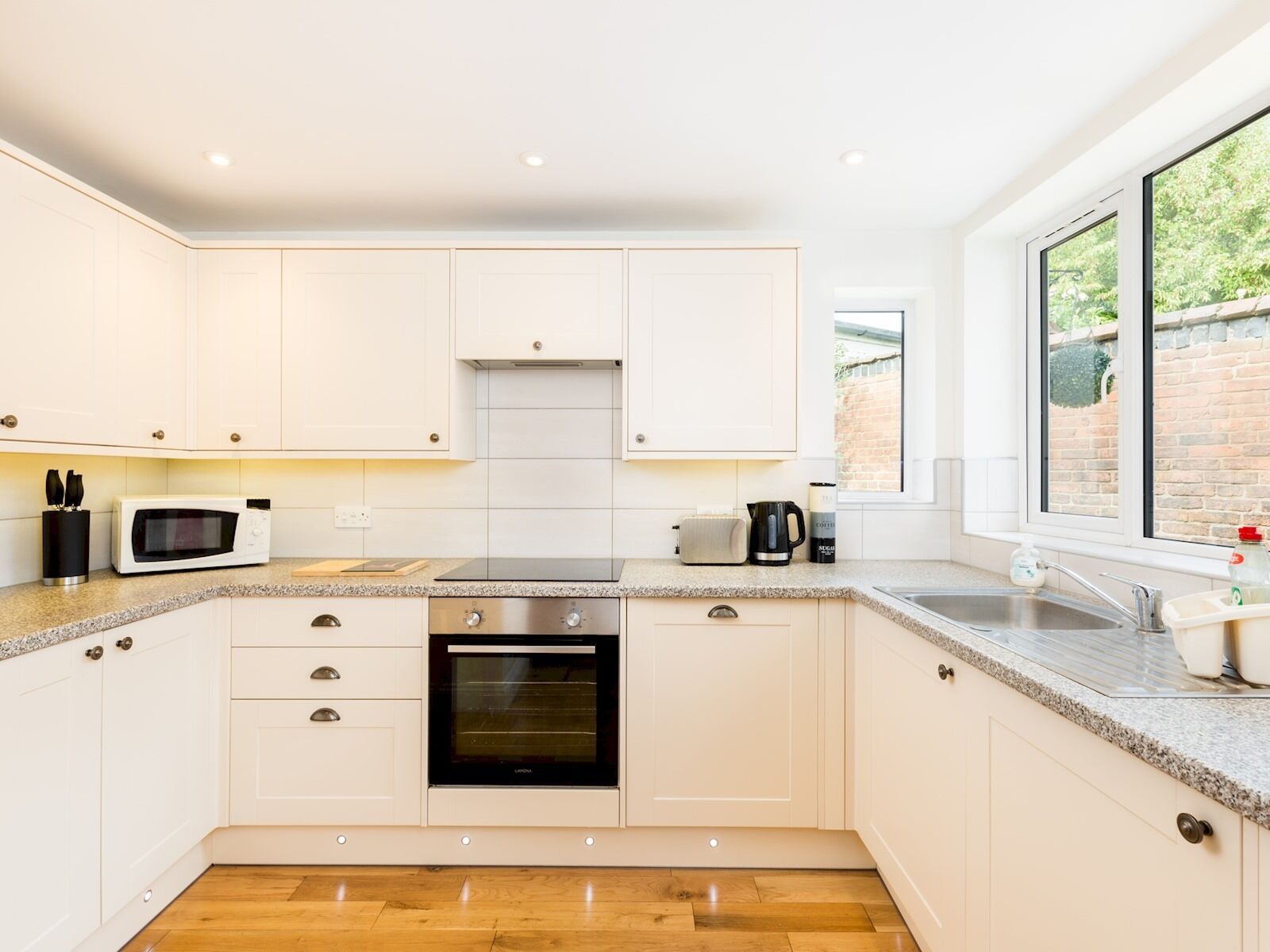 Réfrigérateur, micro-ondes, four, lave-vaisselle