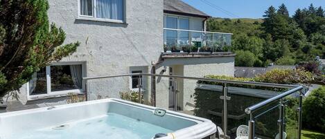 مغطس سبا خارجي