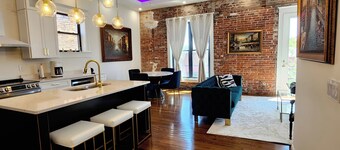 The Luxe High Roller! 2 bed apt in Metropolis near Harrah's Casino! Pet friendly