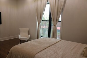 2 bedrooms, travel cot, WiFi, bed sheets