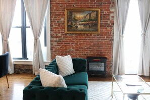 Smart-TV, Kamin, Stereoanlage