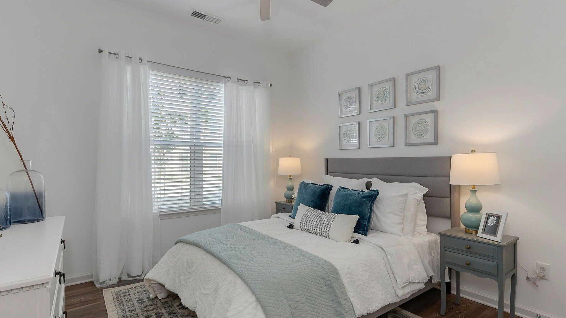 Barsala l Spacious 2BD with Resort Pool and Billiards Lounge