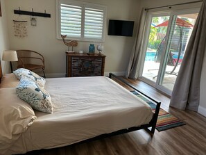 3 bedrooms, iron/ironing board, WiFi, bed sheets - Charming 3-bedroom house with heated pool in peaceful Boynton Beach/near Delray (Boynton Beach)