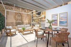 屋外ダイニングエリア