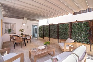 屋外ダイニングエリア