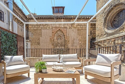 Bright Apartment in city center. San Pablo Terrace