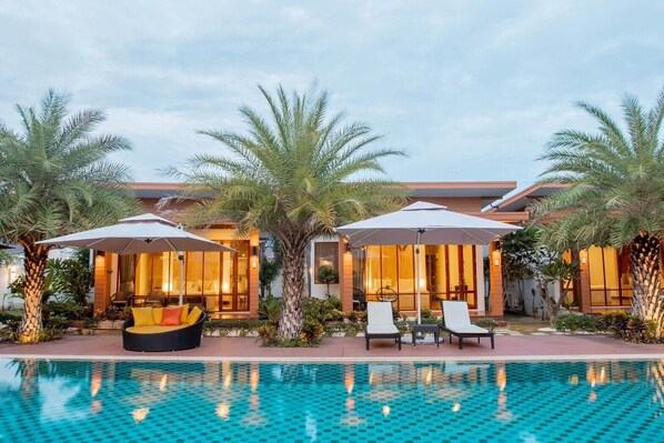 Outdoor pool - Luxury Pool Villa 9 BR 8-25 PPL All Bathtub/Netflix (Hua Hin)
