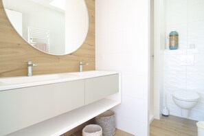 Regadera y secadora de cabello 