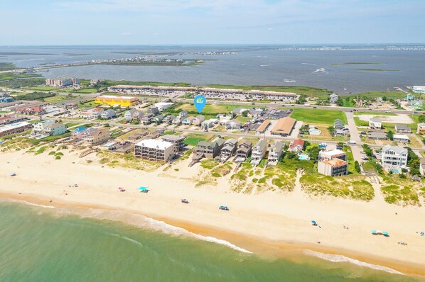 On the beach - Semi-oceanfront Nags Head home near shopping, dining, & Jennette's Pier! (Nags Head)