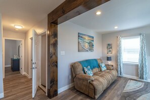 TV - Semi-oceanfront Nags Head home near shopping, dining, & Jennette's Pier! (Nags Head)