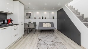 Apartemen Deluks, pemandangan halaman
