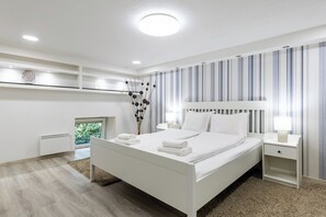 Deluxe Apartment, Courtyard View | 2 bedrooms, desk, laptop workspace, blackout curtains - Venus Apartments - Broadway II (Budapest)