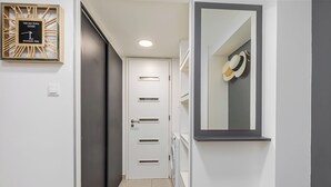 Apartemen Deluks, pemandangan halaman