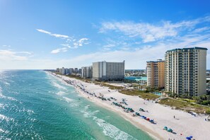 On the beach - Gulf Facing Beautiful Condo with Pool (Destin)
