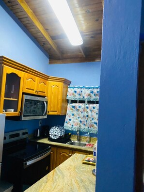 Suíte estúdio superluxo, para não fumantes, vista para a piscina | Cozinha privada
