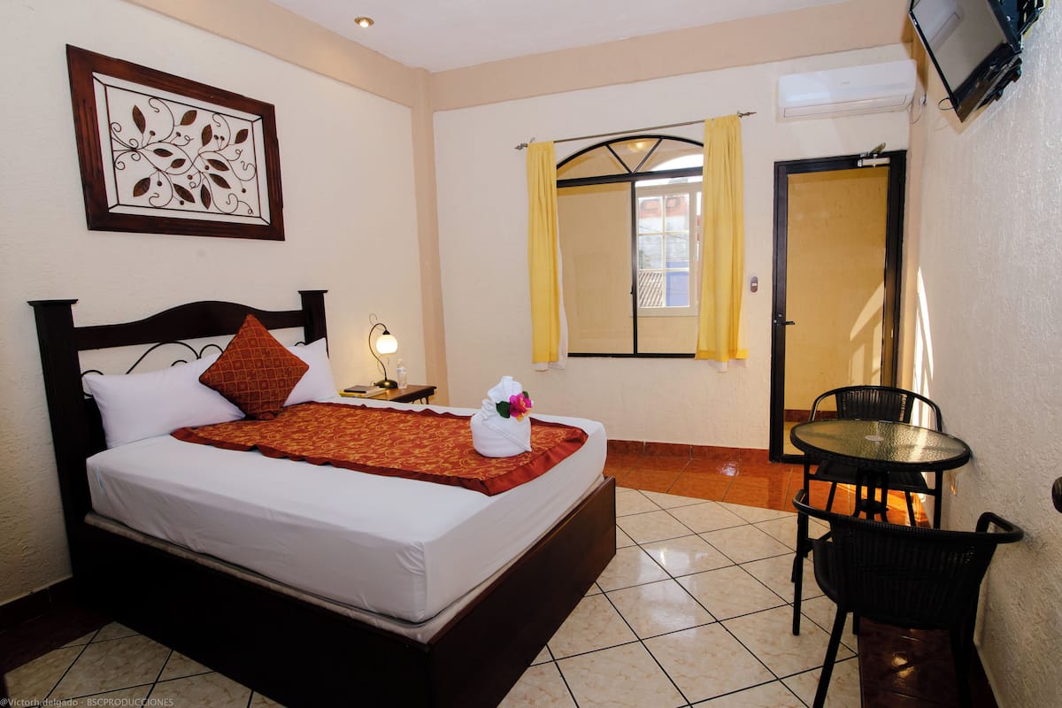 Comfort Single Room | Desk, WiFi (free)