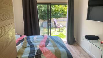 3 chambres, fer et planche à repasser, Wi-Fi, draps fournis