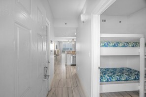 3 bedrooms, free WiFi, bed sheets - Ariel Dunes II 909 *Stunning Beach Views*Pools* (miramar beach)