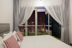 5 soverom, safe på rommet, skrivebord og strykejern/-brett