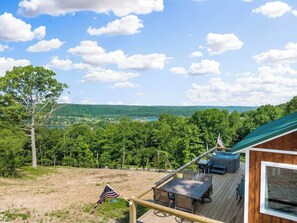 Exterior - Romantic Lake Haven - Couples' Cabin (Omaha)