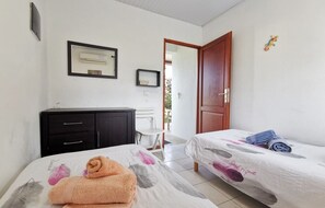 2 bedrooms, iron/ironing board, free WiFi, bed sheets