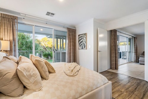 Foreshore Escape: Your Ultimate Coastal Retreat