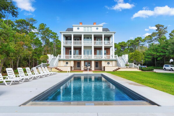 Pool - Southern Splendor Luxury home, 5 acres, private pool & hot tub, boat dock (Newport)