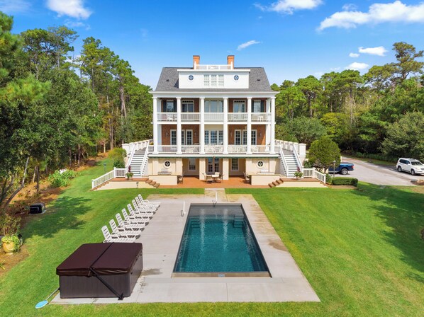 Exterior - Southern Splendor Luxury home, 5 acres, private pool & hot tub, boat dock (Newport)