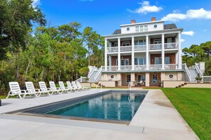 Pool - Southern Splendor Luxury home, 5 acres, private pool & hot tub, boat dock (Newport)