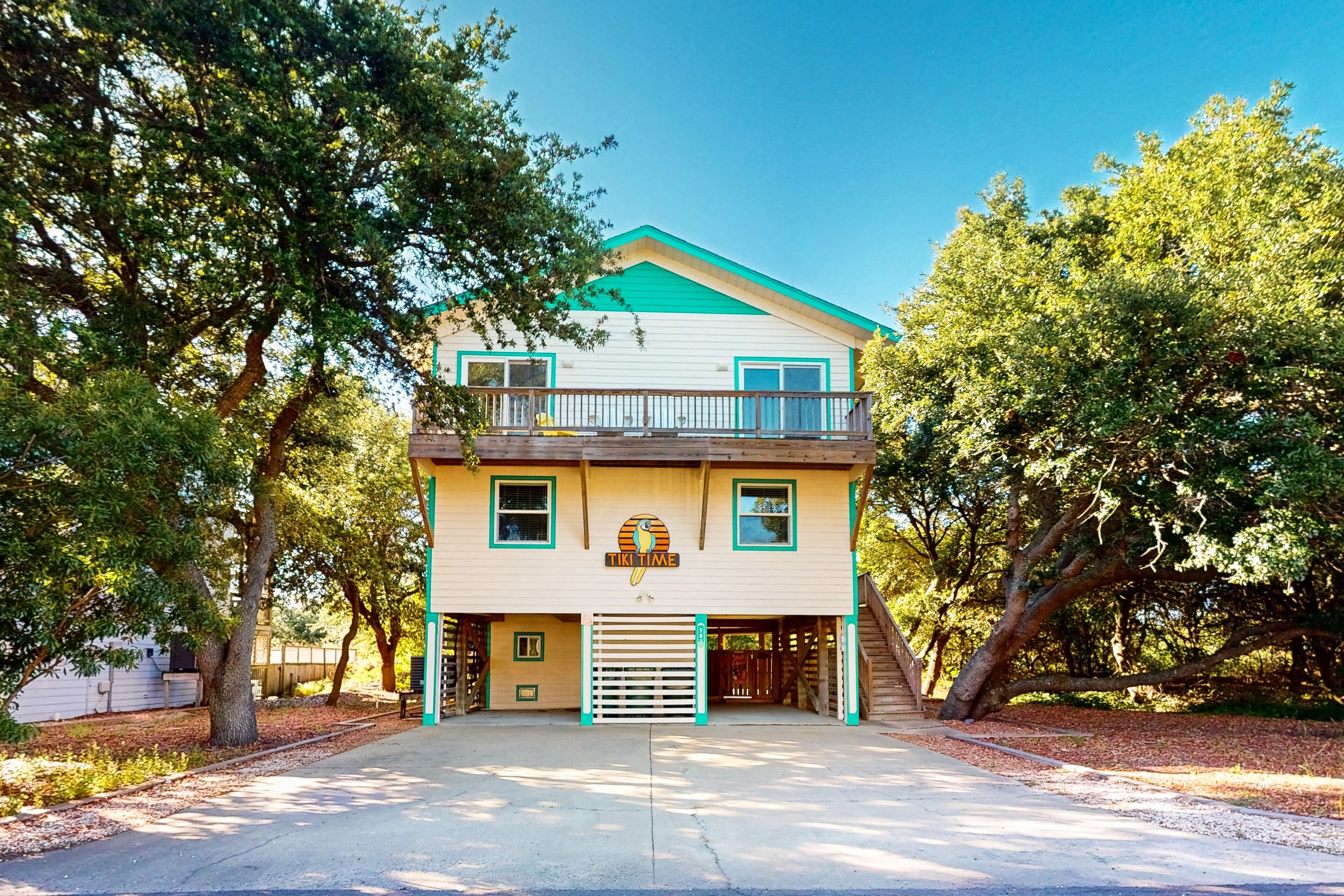 Private Pool, Hot Tub, Dog-Friendly, & Modern Amenities for a Memorable Vacation