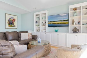 Smart TV - Sea La Vie- Oceanfront-Secluded-beautiful! Private pool and hot tub! (Emerald Isle)