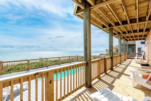 Property grounds - Oceanfront 8 Bedroom/6.5 Bath Home: Elevator, Gourmet Kitchen, Pool, Hot Tub, St (Emerald Isle)