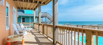 Oceanfront 8 Bedroom/6.5 Bath Home: Elevator, Gourmet Kitchen, Pool, Hot Tub, St