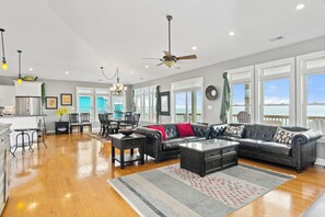 Smart TV - Oceanfront 8 Bedroom/6.5 Bath Home: Elevator, Gourmet Kitchen, Pool, Hot Tub, St (Emerald Isle)