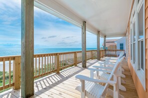 Property grounds - Oceanfront 8 Bedroom/6.5 Bath Home: Elevator, Gourmet Kitchen, Pool, Hot Tub, St (Emerald Isle)