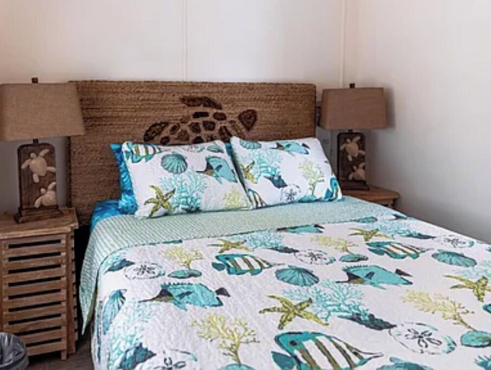 Tropical Florida Keys Resort with Boat Dock + pickleball, Pool and more