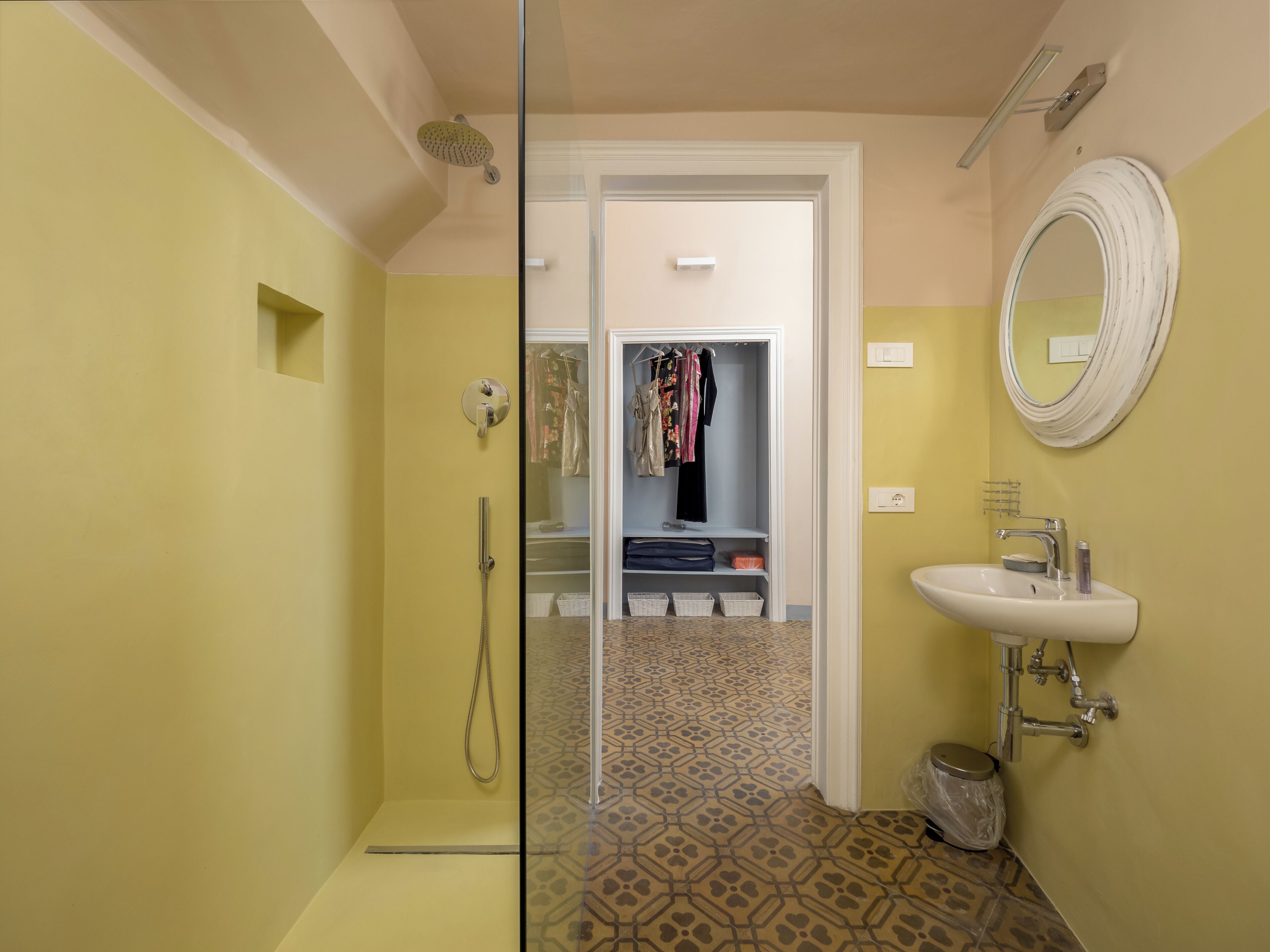 Doppia panoramica | Bagno | Doccia, asciugacapelli, asciugamani, sapone