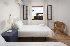 5 bedrooms, iron/ironing board, WiFi, bed sheets - Villa Playa - Spacious 5 Bedroom Beachside Villa in Mijas Costa with Pool & AC (Mijas Costa)