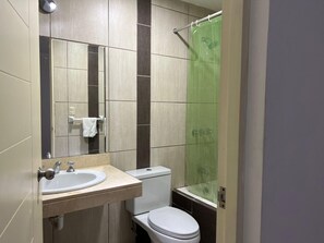 Apartment | Bathroom | Combined shower/tub, deep soaking tub, towels, toilet paper - 3bed Apt in Miraflores - Free Wifi, Free Parking (Lima)