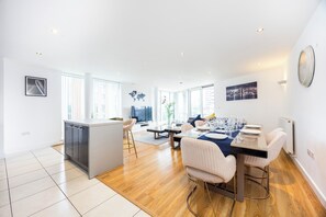 Interior - Ross Corner 3 Bed Executive Apartment at ExCel (London)