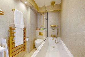 Towels, shampoo, toilet paper