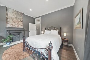 2 chambres, fer et planche à repasser, Wi-Fi, draps fournis