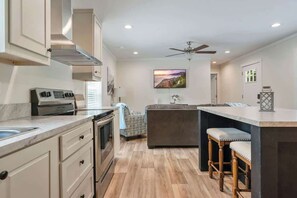 Fridge, microwave, oven, stovetop - Pollard Place 2BR 2 BA Smokies Winterfest (Kodak)