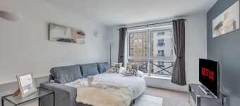 Elegant Apartment in City Centre • Fast Wifi • Smart TV • Access to Communal Gym