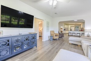 TV, DVD player, livros, videoteca