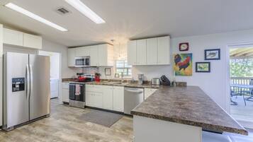 Frigorífic, microones, forn i placa de cuina