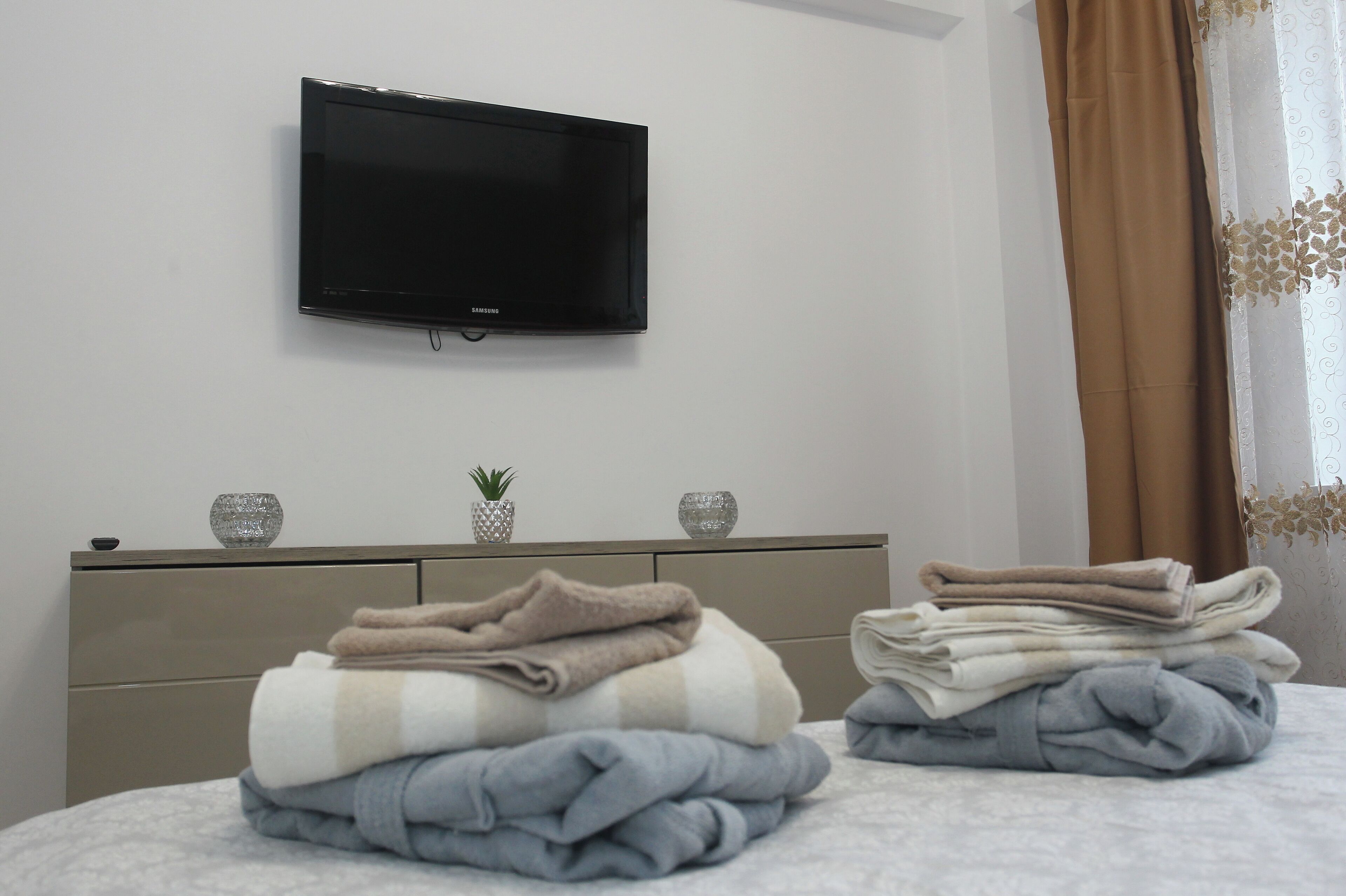 2 chambres, fer et planche à repasser, Wi-Fi, draps fournis