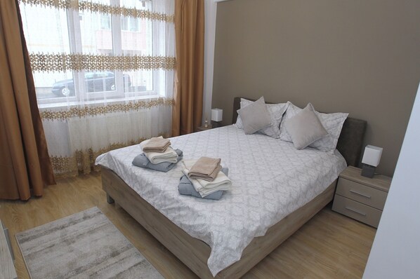2 bedrooms, iron/ironing board, WiFi, bed sheets