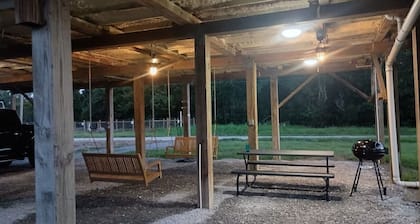 Butsy's Fish Camp is a Cozy 3-bedroom house. Close to the BEST fishing in LA!
